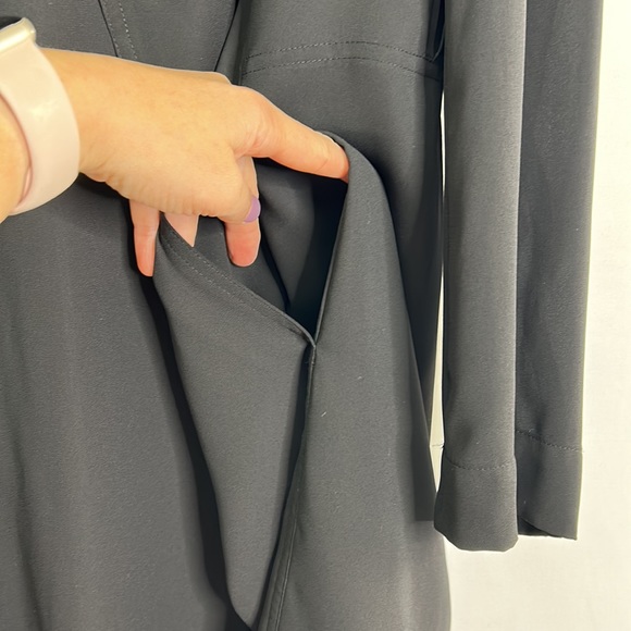 Aritzia Babaton long sleeve flowy padded shoulder pocketed trench coat jacket - Picture 9 of 14